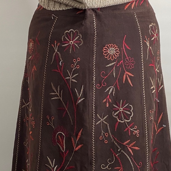 Boho type embroidered faux suede maxi skirt - Picture 2 of 10